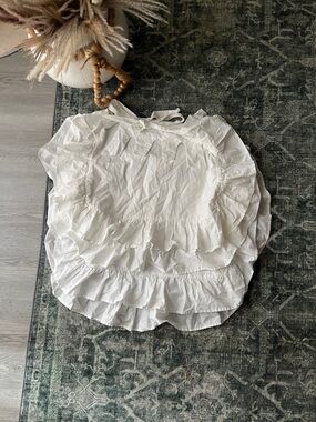 White Ruffled Tie-Back Chair Cover’s